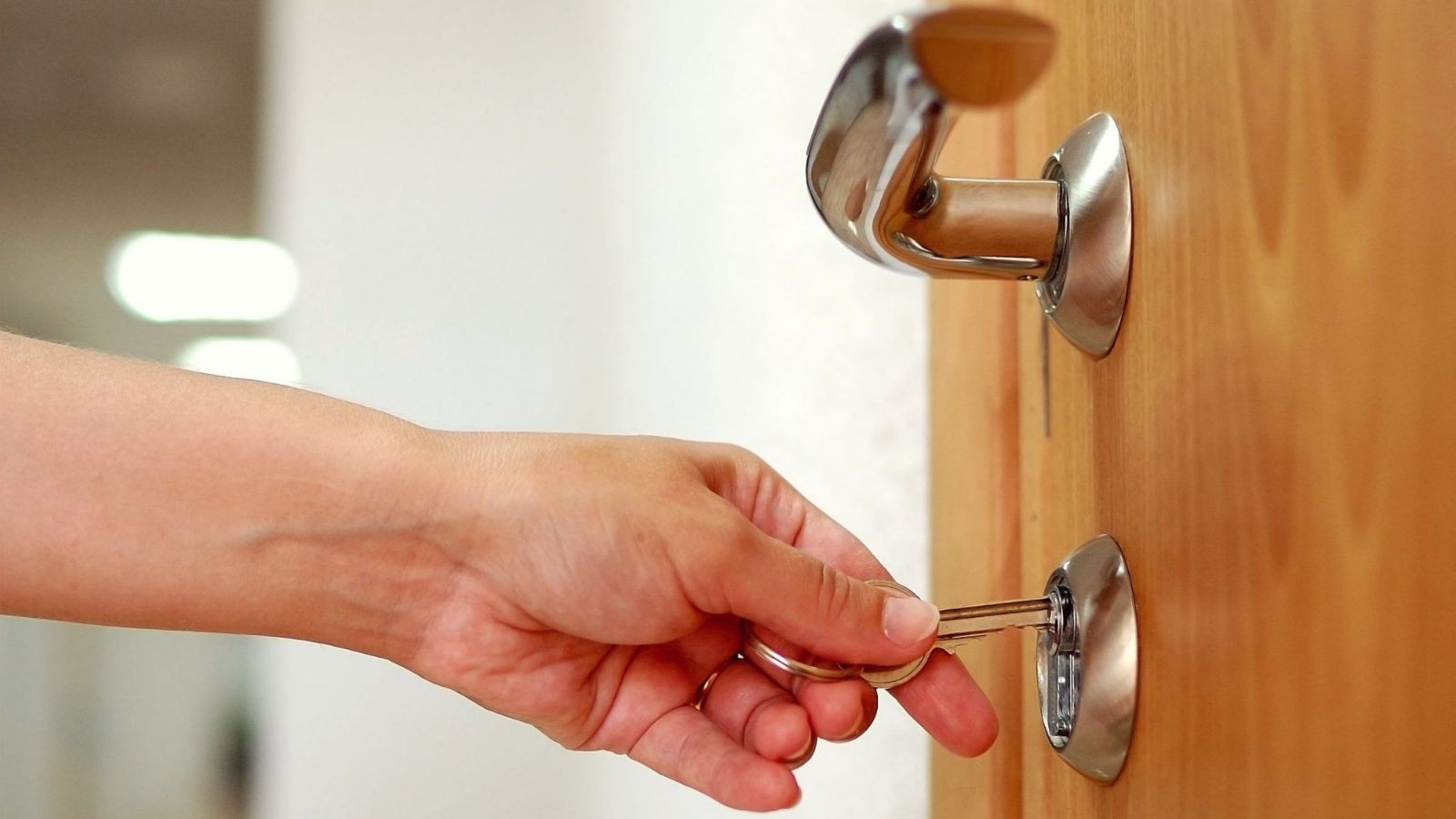 Securing Your Home After A Break-In; When Can You Call A Locksmith?